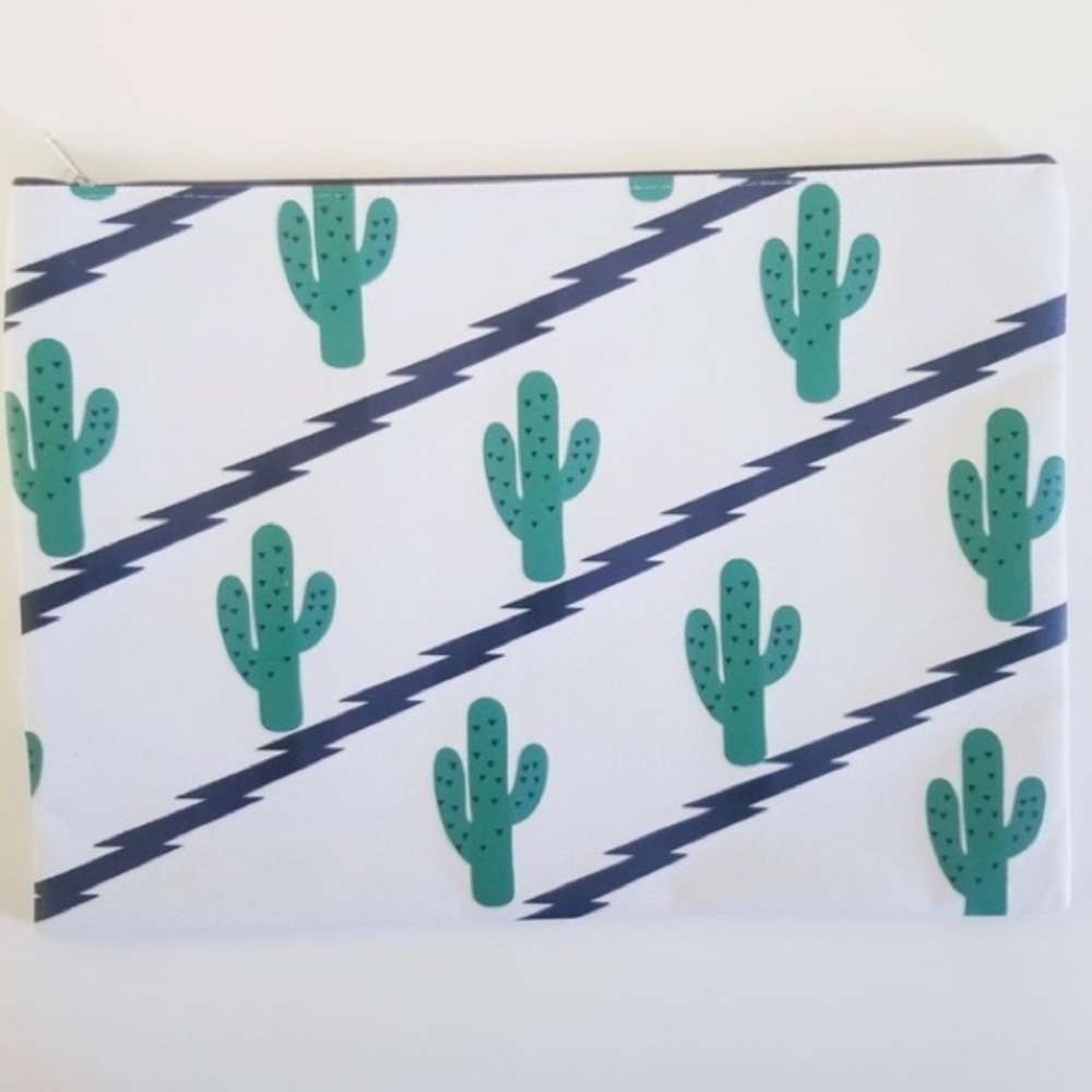 NWOT Cactus Zippered Clutch Tote Bag with Handle